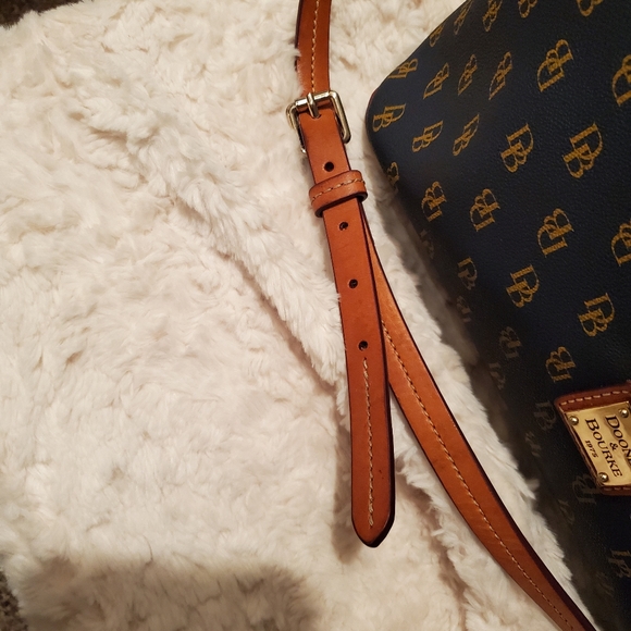 Dooney and Bourke Bag - Picture 5 of 14